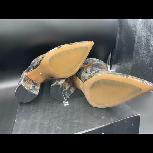 Kenneth Cole size 9 Floral Bootie - Picture 10 of 10